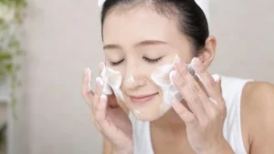 Lumeraskin | Chuyên gia bật mí cho bạn: Một ngày dùng sữa rửa mặt mấy lần?